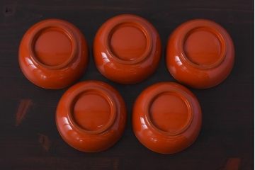 金彩の桐紋が存在感を放つ蓋付き木製椀(漆器、和食器)5客セット
