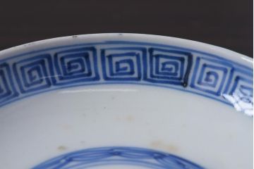古民具・骨董　幕末明治期　線描染付　細かな図柄が味わい深い蓋付茶碗(和食器)2客セット(1)