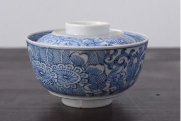 古民具・骨董　幕末明治期　線描染付　細かな図柄が味わい深い蓋付茶碗(和食器)2客セット(1)