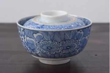 古民具・骨董　幕末明治期　線描染付　細かな図柄が味わい深い蓋付茶碗(和食器)2客セット(1)
