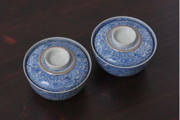 古民具・骨董　幕末明治期　線描染付　細かな図柄が味わい深い蓋付茶碗(和食器)2客セット(2)