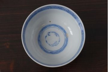 古民具・骨董　幕末明治期　線描染付　細かな図柄が味わい深い蓋付茶碗(和食器)2客セット(2)