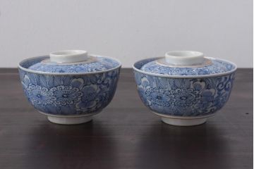 古民具・骨董　幕末明治期　線描染付　細かな図柄が味わい深い蓋付茶碗(和食器)2客セット(3)