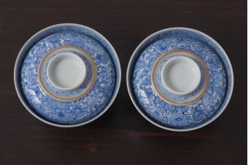 古民具・骨董　幕末明治期　線描染付　細かな図柄が味わい深い蓋付茶碗(和食器)2客セット(3)