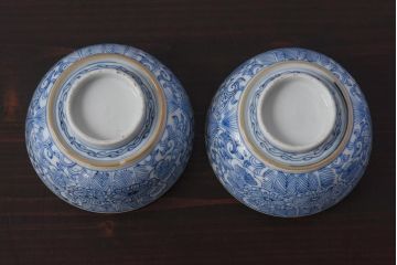 古民具・骨董　幕末明治期　線描染付　細かな図柄が味わい深い蓋付茶碗(和食器)2客セット(3)