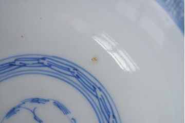 古民具・骨董　幕末明治期　線描染付　細かな図柄が味わい深い蓋付茶碗(和食器)2客セット