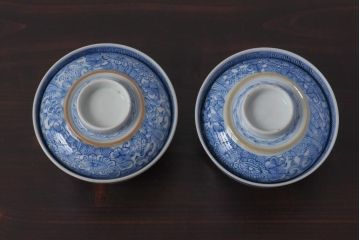 古民具・骨董　幕末明治期　線描染付　細かな図柄が味わい深い蓋付茶碗(和食器)2客セット
