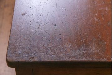 レトロ家具　昭和レトロ　ナラ材　味わい深い風合いが魅力の作業台付きサイドチェスト(サイドキャビネット)