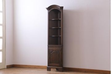 ヴィンテージ家具　イギリスビンテージ　気品漂うなめらかなデザインのコーナーキャビネット(オープンラック、収納棚)