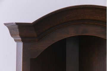 ヴィンテージ家具　イギリスビンテージ　気品漂うなめらかなデザインのコーナーキャビネット(オープンラック、収納棚)
