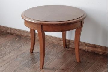 中古　天童木工　木目を生かした天板がおしゃれなラウンドテーブル(サイドテーブル、カフェテーブル)(1)