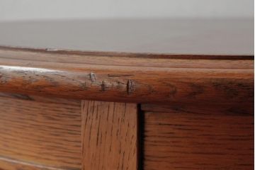 中古　天童木工　木目を生かした天板がおしゃれなラウンドテーブル(サイドテーブル、カフェテーブル)(1)
