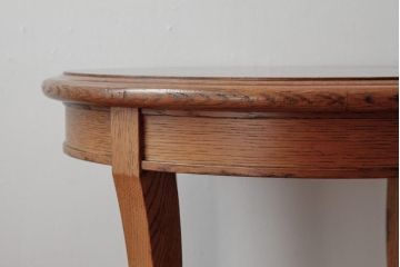 中古　天童木工　木目を生かした天板がおしゃれなラウンドテーブル(サイドテーブル、カフェテーブル)(1)