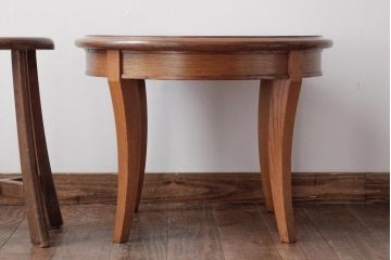 中古　天童木工　木目を生かした天板がおしゃれなラウンドテーブル(サイドテーブル、カフェテーブル)(2)