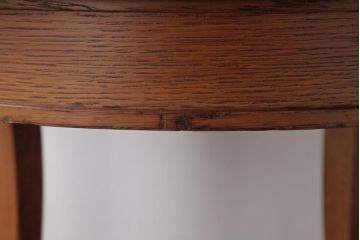 中古　天童木工　木目を生かした天板がおしゃれなラウンドテーブル(サイドテーブル、カフェテーブル)