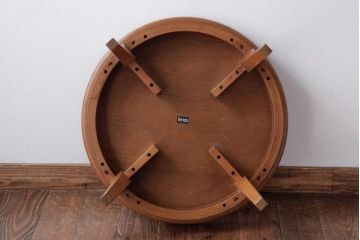 中古　天童木工　木目を生かした天板がおしゃれなラウンドテーブル(サイドテーブル、カフェテーブル)