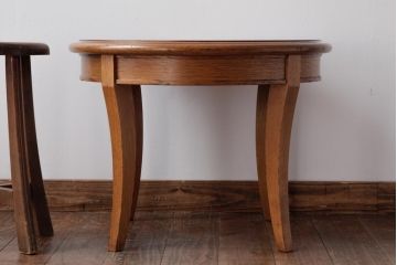 中古　天童木工　温もりのある風合いが魅力の小振りなラウンドテーブル(サイドテーブル、カフェテーブル)(3)