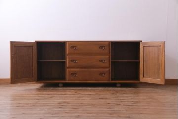 ヴィンテージ家具　イギリスビンテージ　ERCOL(アーコール)　キャスター付きウィンザーサイドボード(収納棚、リビングボード)