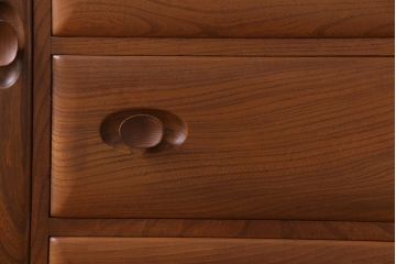ヴィンテージ家具　イギリスビンテージ　ERCOL(アーコール)　キャスター付きウィンザーサイドボード(収納棚、リビングボード)
