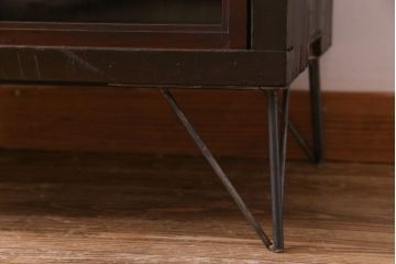 アンティーク家具　和製アンティーク　鉄脚付き　和モダンにおすすめな味わいのあるリメイク戸棚(収納棚、飾り棚)