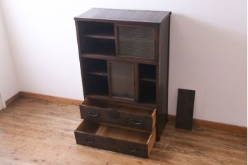 アンティーク家具　和製アンティーク　大正期　ケヤキ材　モールガラス　味わい感じる佇まいがお洒落な収納棚(戸棚、キャビネット)