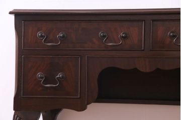 ヴィンテージ家具　イギリスビンテージ　ウォールナット　上品な佇まいが素敵なニーホールデスク(コンソールテーブル、両袖机)