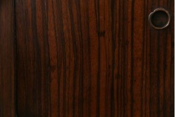 レトロ家具　昭和レトロ　縞黒檀材　麻の葉模様　和の風情感じる上質な茶箪笥(収納棚、戸棚、茶棚)