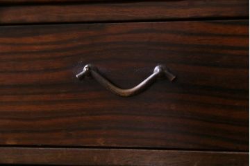 レトロ家具　昭和レトロ　縞黒檀材　麻の葉模様　和の風情感じる上質な茶箪笥(収納棚、戸棚、茶棚)