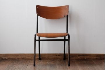 ヴィンテージ家具　ヨーロッパビンテージ　レトロな佇まいのスクールチェア(鉄脚チェア、椅子)