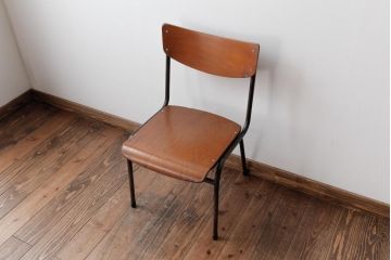 ヴィンテージ家具　ヨーロッパビンテージ　レトロな佇まいのスクールチェア(鉄脚チェア、椅子)
