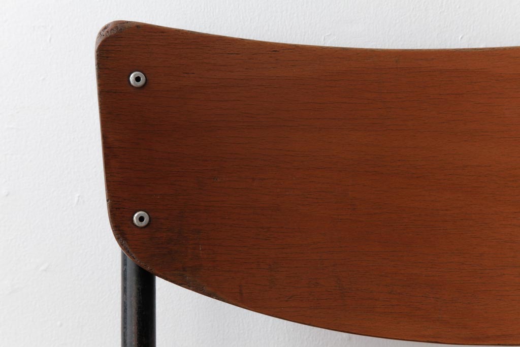 ヴィンテージ家具　ヨーロッパビンテージ　レトロな佇まいのスクールチェア(鉄脚チェア、椅子)