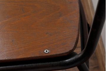 ヴィンテージ家具　ヨーロッパビンテージ　レトロな佇まいのスクールチェア(鉄脚チェア、椅子)