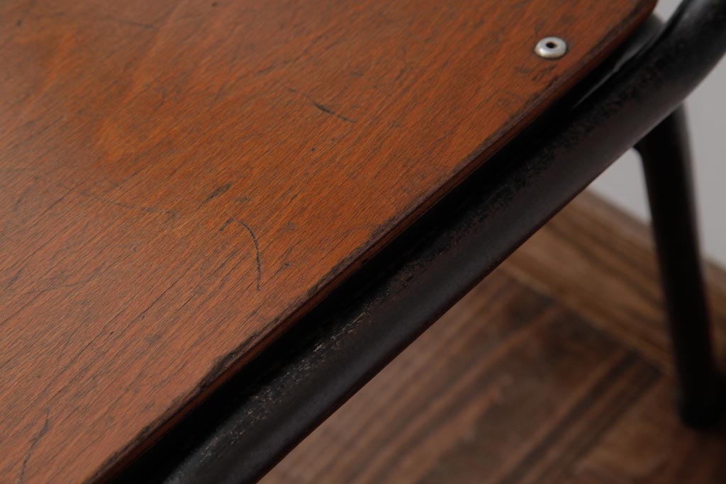 ヴィンテージ家具　ヨーロッパビンテージ　レトロな佇まいのスクールチェア(鉄脚チェア、椅子)