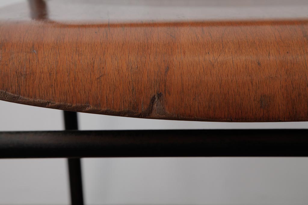 ヴィンテージ家具　ヨーロッパビンテージ　レトロな佇まいのスクールチェア(鉄脚チェア、椅子)