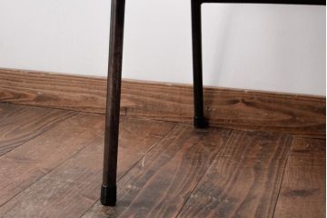 ヴィンテージ家具　ヨーロッパビンテージ　レトロな佇まいのスクールチェア(鉄脚チェア、椅子)