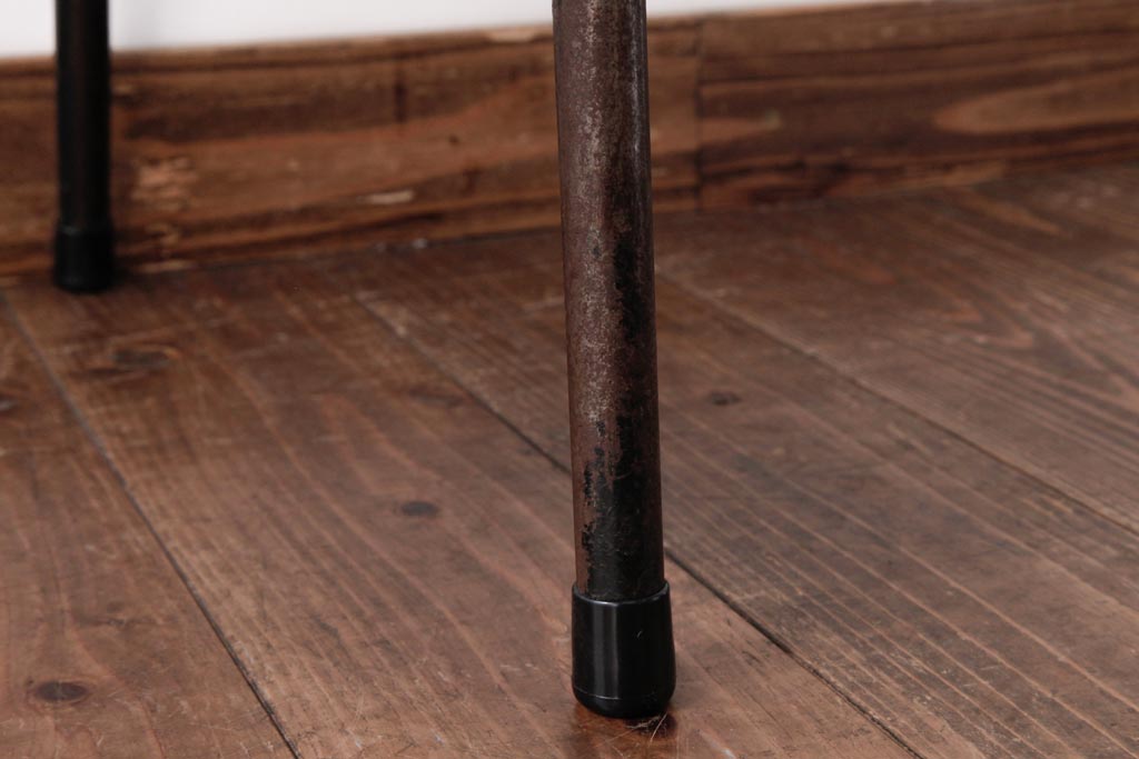 ヴィンテージ家具　ヨーロッパビンテージ　レトロな佇まいのスクールチェア(鉄脚チェア、椅子)