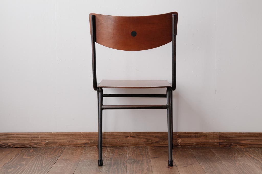 ヴィンテージ家具　ヨーロッパビンテージ　レトロな佇まいのスクールチェア(鉄脚チェア、椅子)