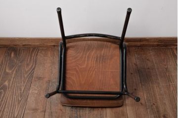 ヴィンテージ家具　ヨーロッパビンテージ　レトロな佇まいのスクールチェア(鉄脚チェア、椅子)