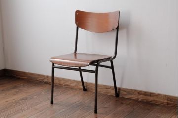 ヴィンテージ家具　ヨーロッパビンテージ　レトロな佇まいのスクールチェア(鉄脚チェア、椅子)