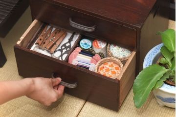 レトロ家具　昭和レトロ　古い木の風合いが味わい深い小引き出し(引き出し)