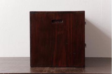 レトロ家具　昭和レトロ　古い木の風合いが味わい深い小引き出し(引き出し)