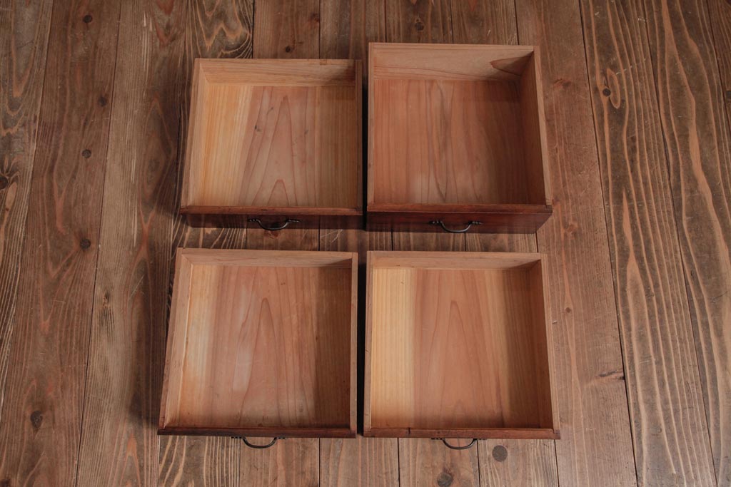 アンティーク家具　和製アンティーク　シンプルで味わいのある小引き出し(卓上収納)