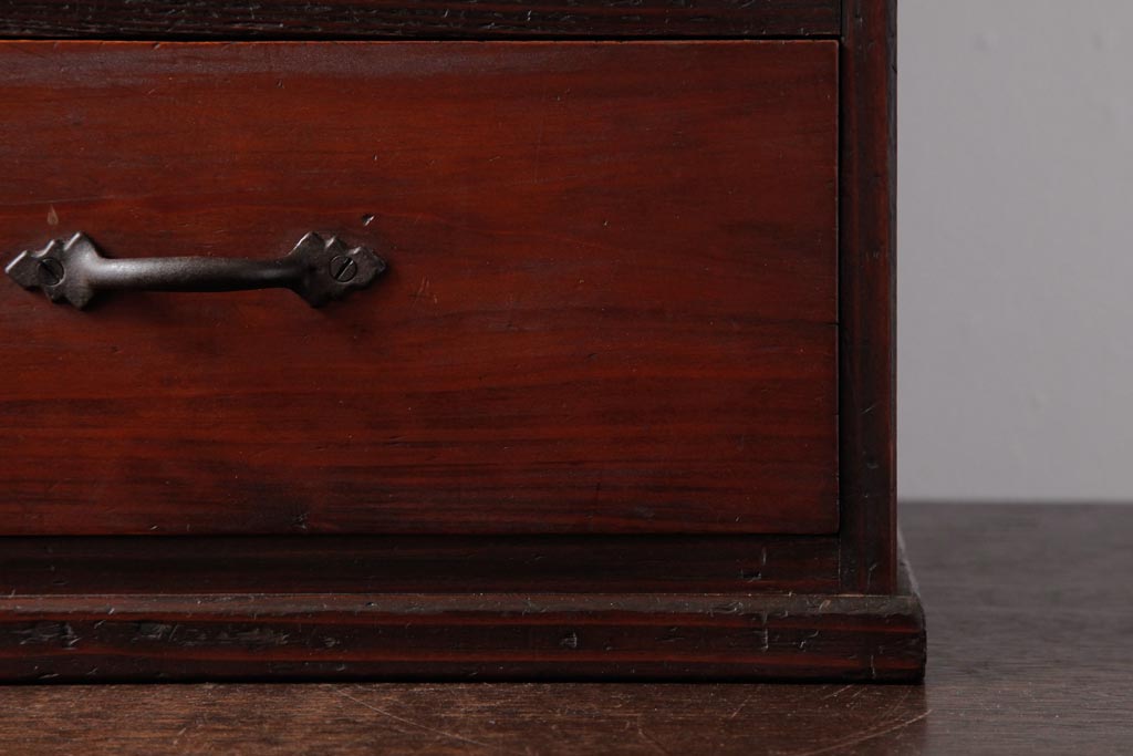 アンティーク家具　和製アンティーク　シンプルで味わいのある小引き出し(卓上収納)