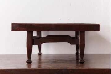 アンティーク雑貨　和製アンティーク　総ケヤキ材　そろばんの玉のような脚の形が印象的な花台(飾り台)