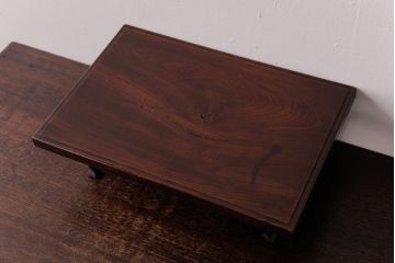 アンティーク雑貨　和製アンティーク　総ケヤキ材　そろばんの玉のような脚の形が印象的な花台(飾り台)