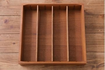 ヴィンテージ家具　イギリスビンテージ　楡材　ERCOL(アーコール)　丸みのあるフォルムのキャスター付きサイドボード(収納棚、キャビネット)