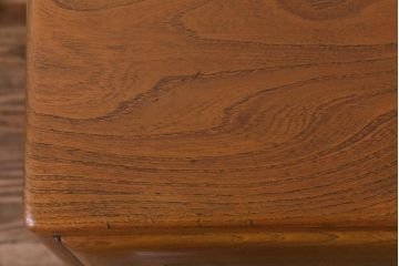 ヴィンテージ家具　イギリスビンテージ　楡材　ERCOL(アーコール)　丸みのあるフォルムのキャスター付きサイドボード(収納棚、キャビネット)