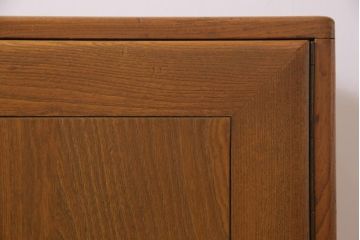 ヴィンテージ家具　イギリスビンテージ　楡材　ERCOL(アーコール)　丸みのあるフォルムのキャスター付きサイドボード(収納棚、キャビネット)