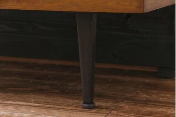 レトロ家具　昭和レトロ　ナラ材　明るい木の色合いがレトロ感を漂わせる5面ガラスのショーケース(飾り棚、陳列棚、ガラスケース)