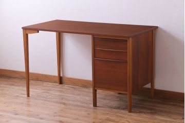 ヴィンテージ家具　北欧ビンテージ　シンプルなデザインの引き出し付きワークデスク(片袖机、在宅ワーク、在宅用)
